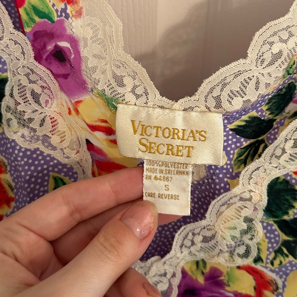 Vintage VS Slip Tank - Picture 2 of 4